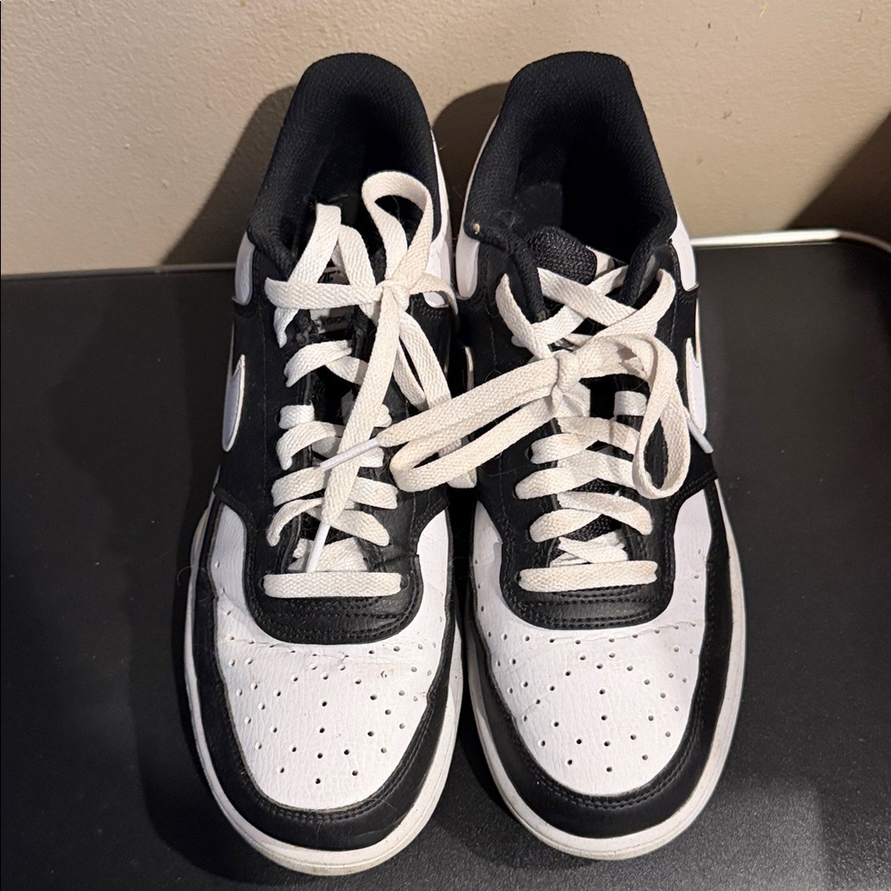 Nike Black and White Men's Athletic Shoes